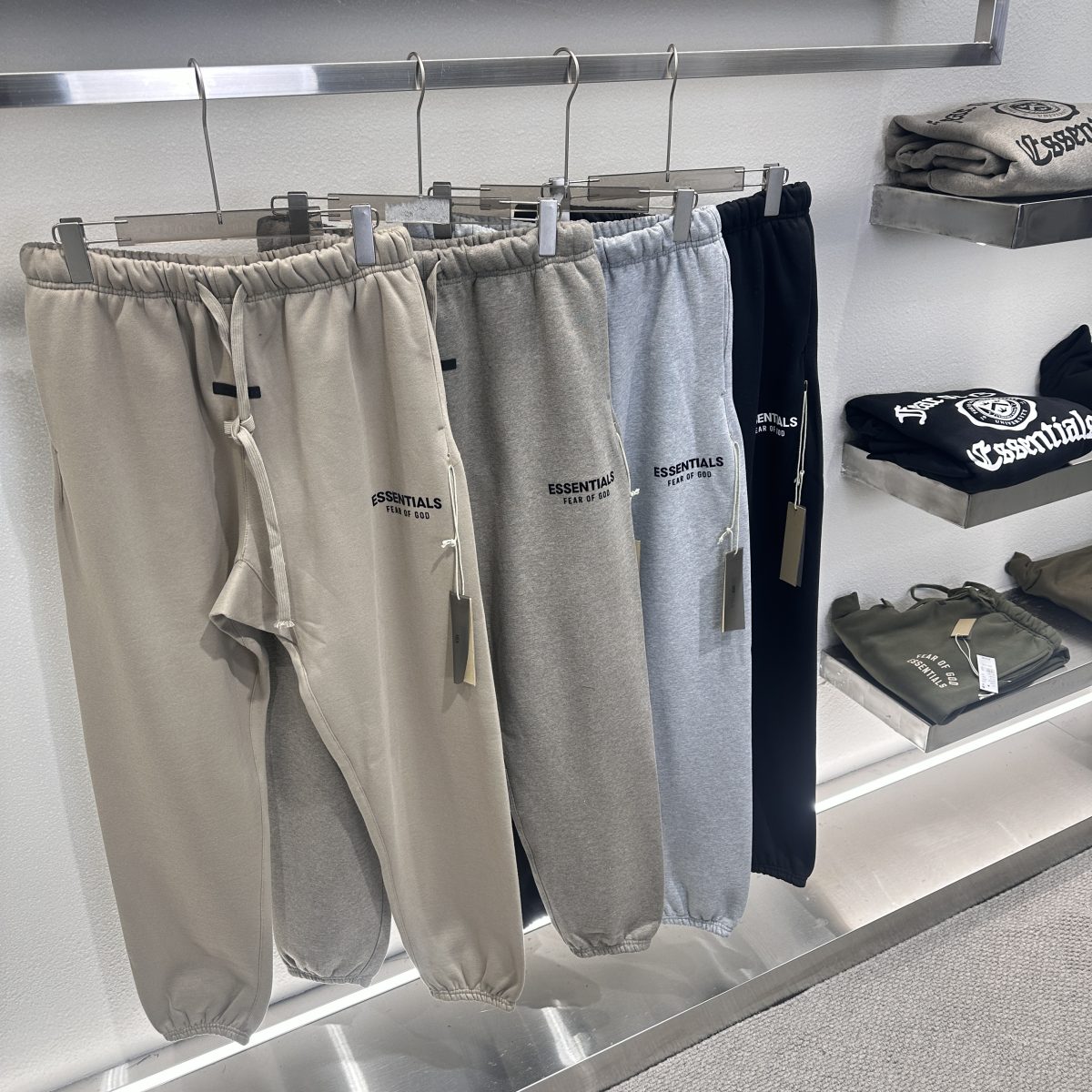 #4020 Essentials sweatpants - Image 2
